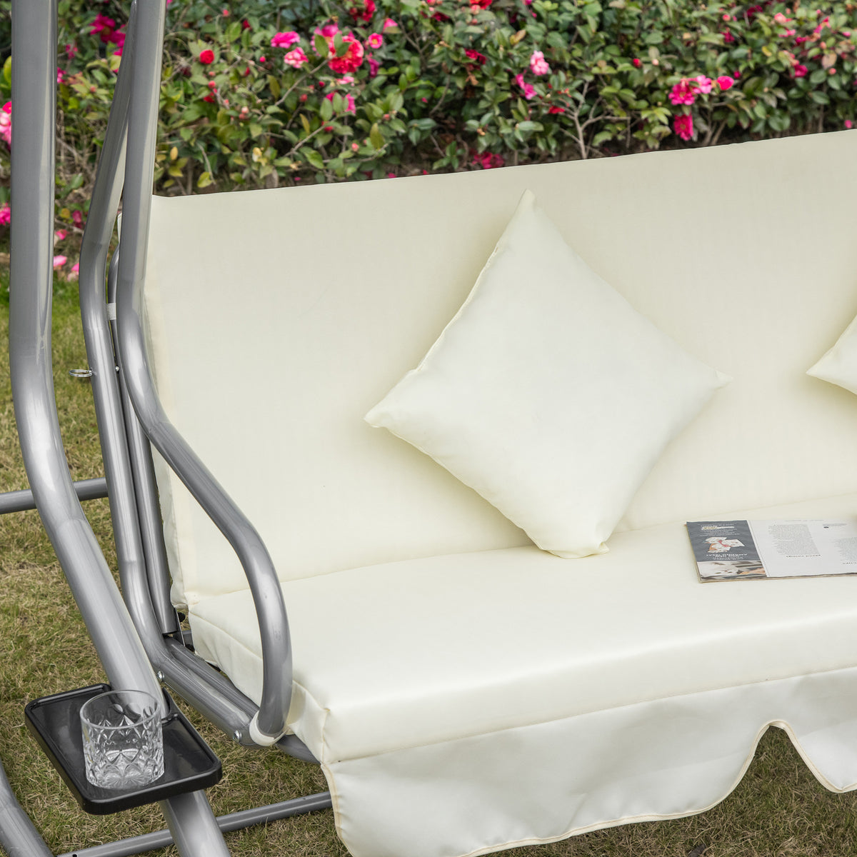 Outsunny Schaukelstuhl 3-Sitzer Gartenschaukel Hollywoodschaukel mit Sitz- und Rückenlehnen Tablett Schwingbank Sitzbank Dachwinkel verstellbar Stahl Polyestergewebe 200 x 120 x 164 cm Beige