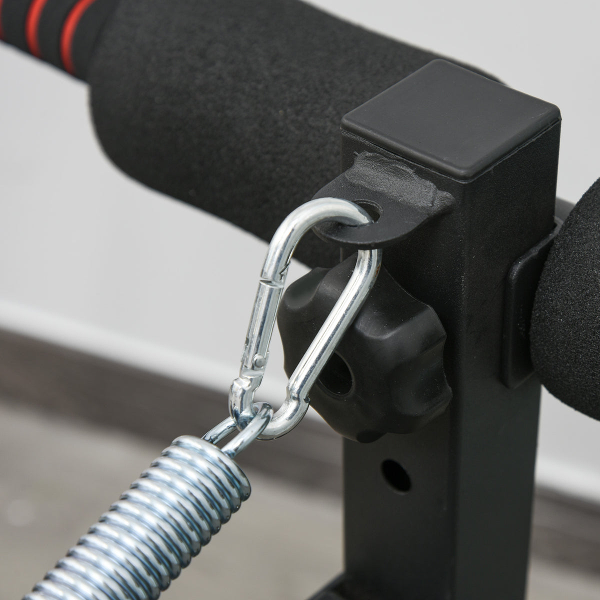 HOMCOM Sit Up Bank Bauchtrainer mit Trainingsseile Trainingsbank Multifunktion Verstellbar&klappbar 110 kg Belastbarkeit Stahl Schwarz+Rot 137 x 51 x 50-66 cm