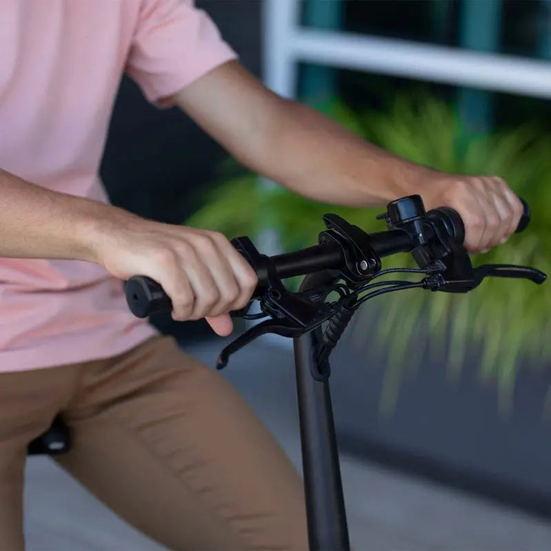 Jetson Bolt Pro Electric Bike – Step-Through Frame, 250W Motor, Integrated Lights & LCD Display