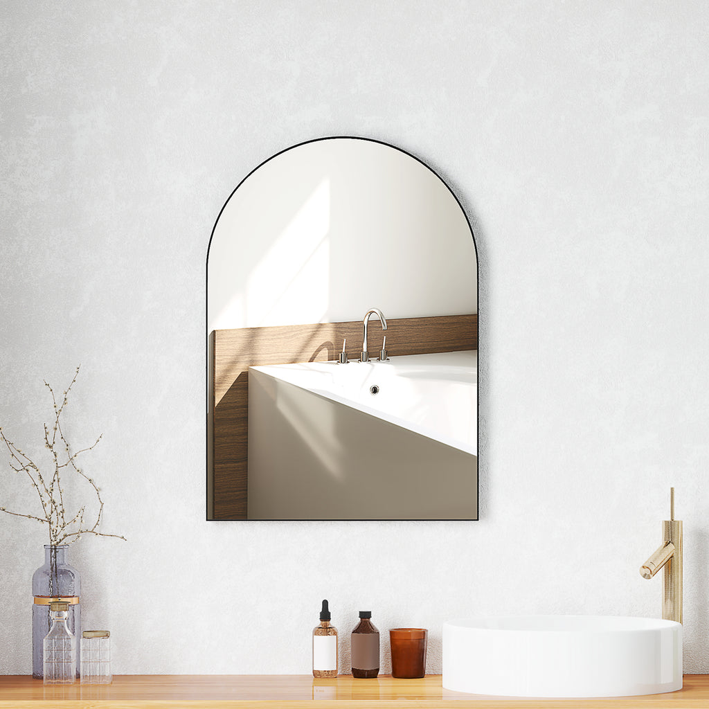 HOMCOM Gebogener Badezimmerspiegel, 50 x 70 cm, Bad-Spiegel mit Aluminium-Rahmen, Deko-Spiegel, Küche, Schwarz